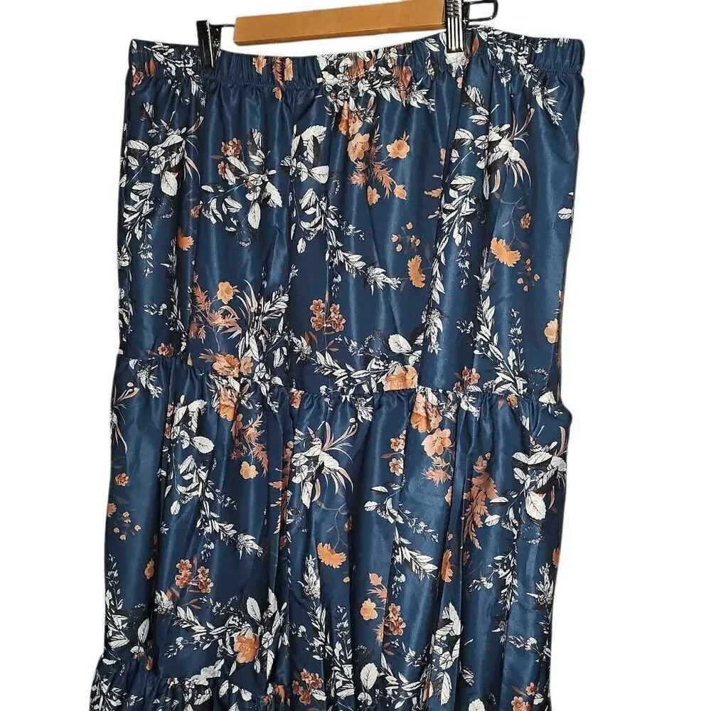 Floral Plus Size Tiered Skirt. Size 4X, Navy Blue Floral.